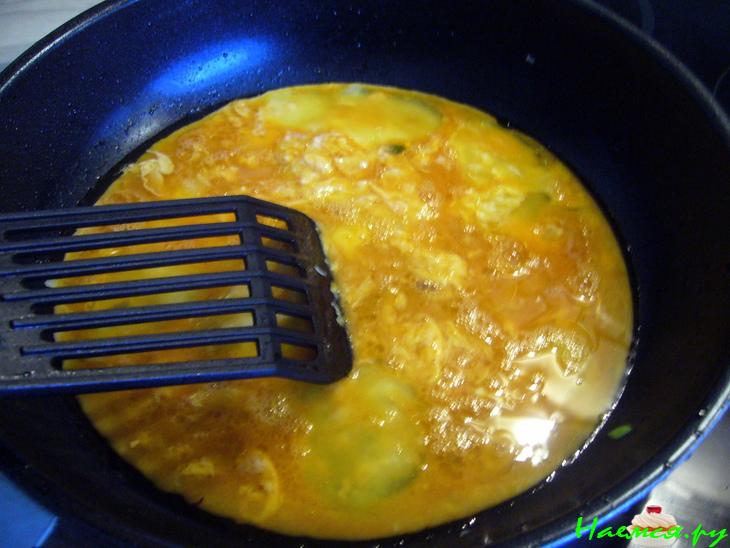 Вок-яичница (яичница в азиатском стиле)