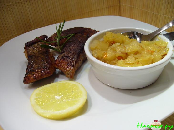 Ананасовый релиш к жаренной рыбе