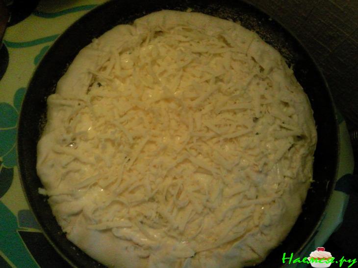 Пирог из слоеного теста с баклажанами