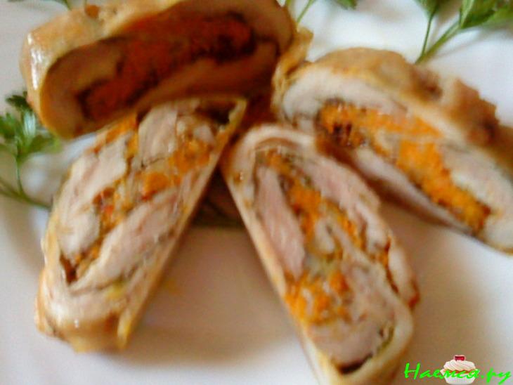 Рулет куриный с морковкой пряный