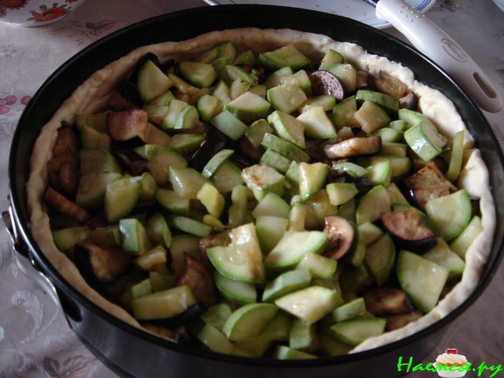 Киш с фаршем и овощами