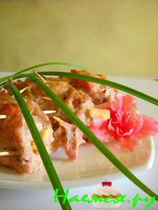 Свиные рулетики с фруктами и 2 видами сыра