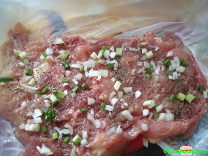 Куриные рулетики на шпажке Куриные рулетики на шпажке