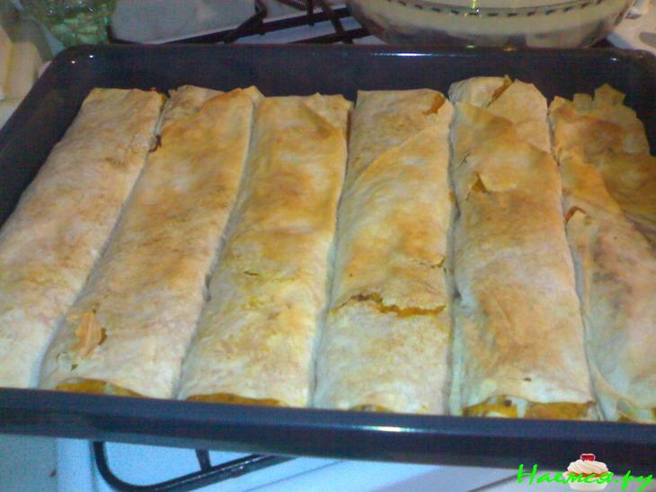 Пирог-рулет с тыквой и грецкими орехами