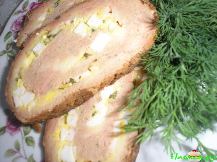 Рулет из форели с сыром, яйцом и зеленью