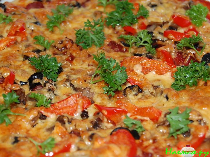 Пицца с охотничьими колбасками