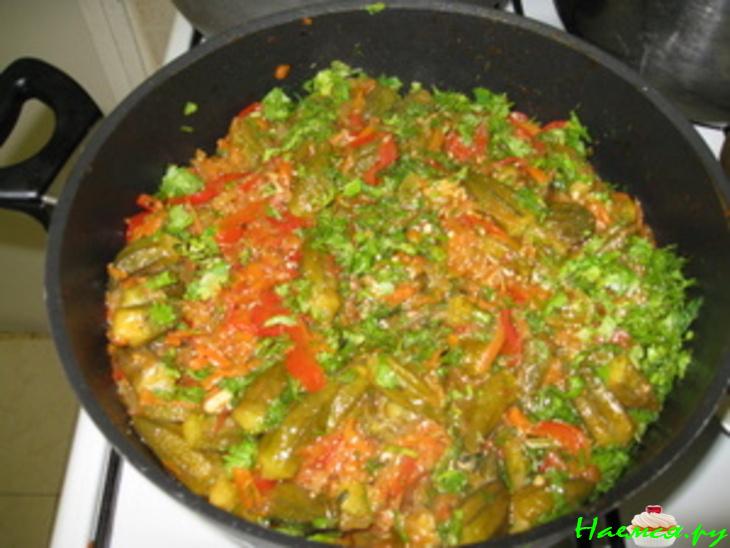 Бамия с овощами в томате