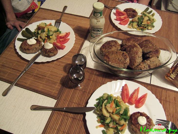 Котлетки мясные с капустой