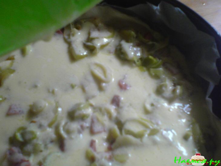 Яблочно-луковый киш с ветчиной