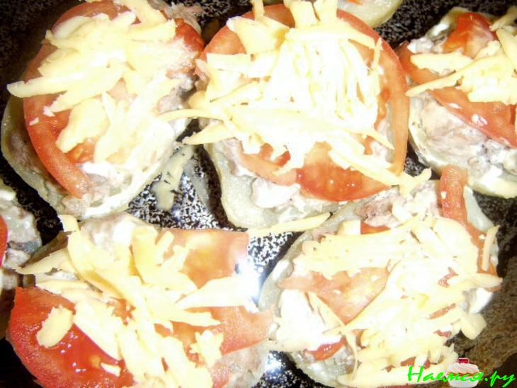 Картофельные лодочки с мясом и грибами