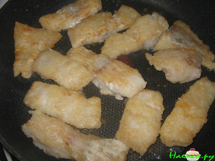 Рыба с сырным суфле, запеченная под майонезом