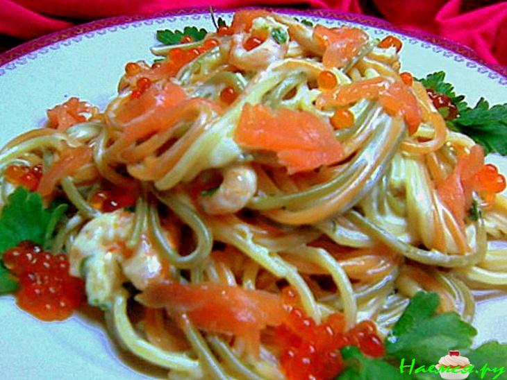 Спагетти с малосольной сёмгой, икрой и сливочно-сырным соусом «Навеяло!» Спагетти с малосольной сёмгой, икрой и сливочно-сырным соусом «Навеяло!»