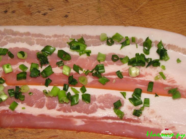 Говядина в беконе с картофельно-грибным пюре