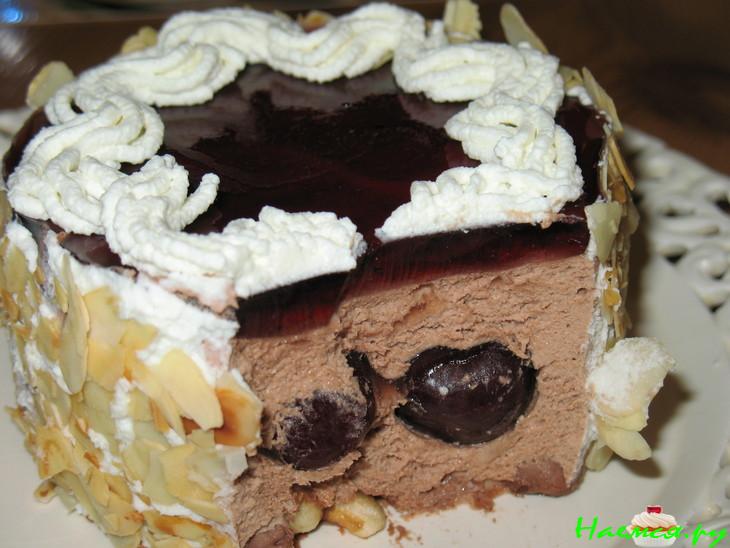 Пирожные с вишней и шоколадом