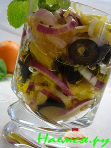 Салат с апельсином и маслинами