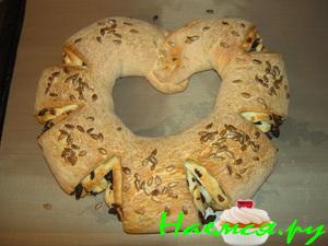 Фокачча сердцем с оливками и семечками Фокачча сердцем с оливками и семечками