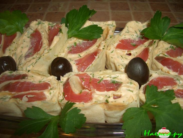 Рулет из лаваша с рыбой (вариация)