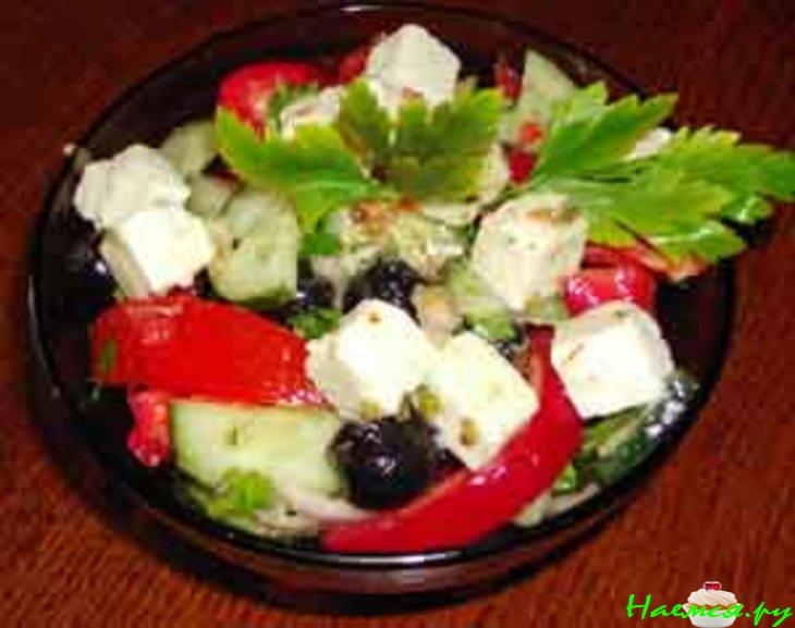 Салат "Греческий" с горчицей и чесноком