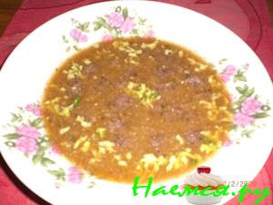 Чечевично-сельдереевый суп с грибами и сухариками из зернового хлеба