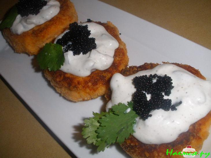 Лососевые котлетки под соусом