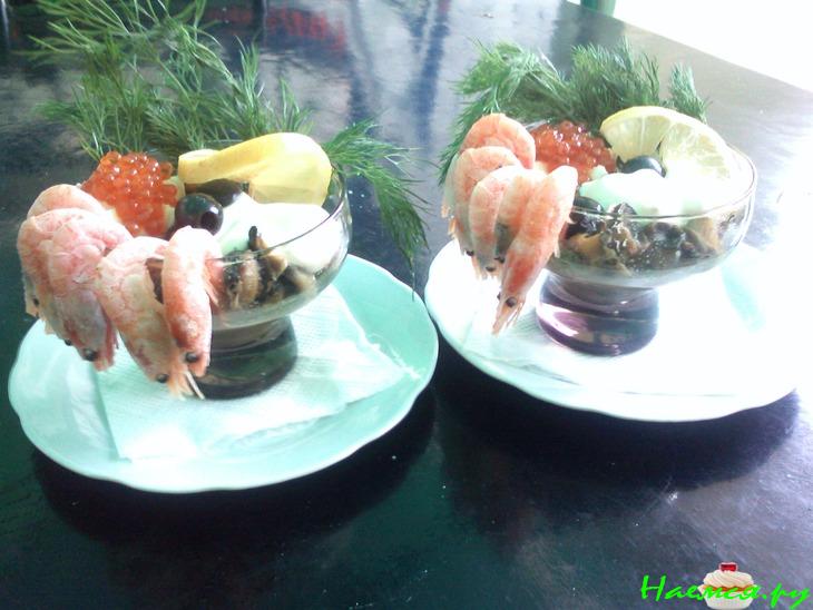 Салатик из морепродуктов с розовым вином