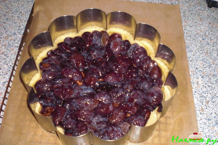 Пирог сливовый с творожной начинкой