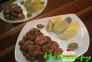 Шампиньоны с базиликовым пюре