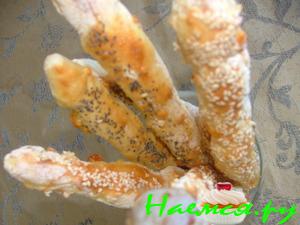 Сырно-картофельные палочки с маком и кунжутом Сырно-картофельные палочки с маком и кунжутом