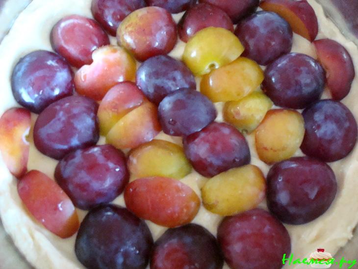 Пирог со сливами и безе