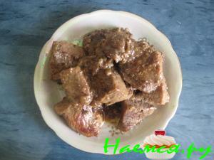 Свинина с бананами и белым вином