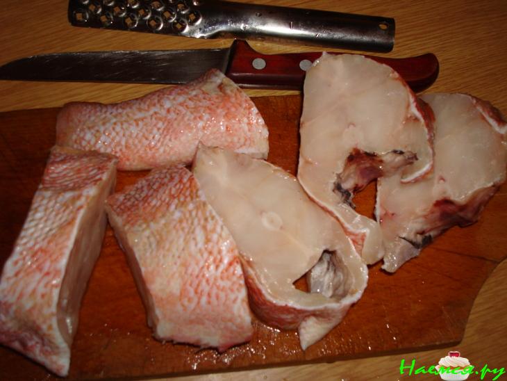 Морской окунь в сметанно-горчичном соусе