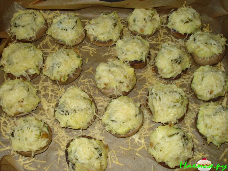 Шампиньоны с начинкой из картофельного пюре
