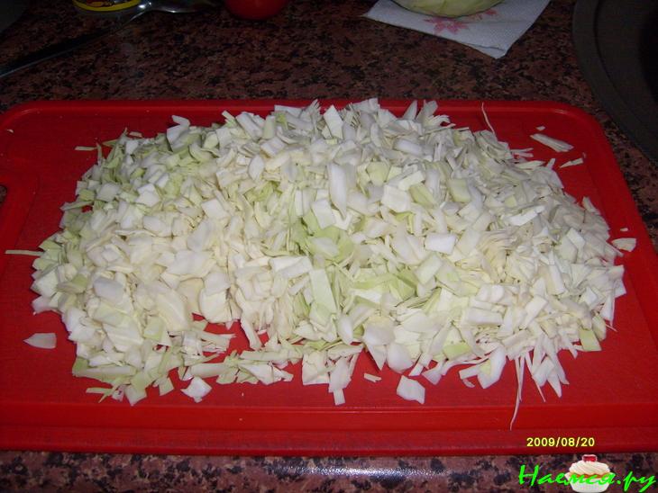 Быстрый пирог с капустой и свиной грудинкой