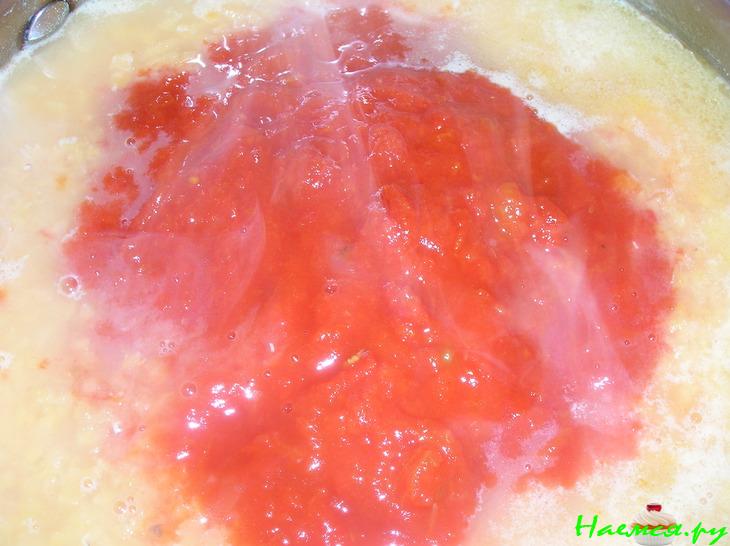 Густой чечевичный суп с копчеными свиными ребрышками