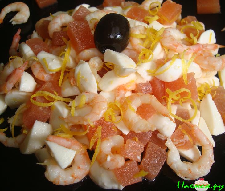 Моцарелла с креветками и желе из помидоров