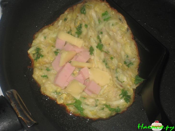 Кабачковые драники с ветчиной и сыром