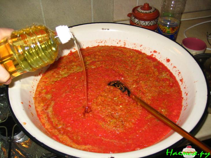 Баклажаны в остренькой Аджике