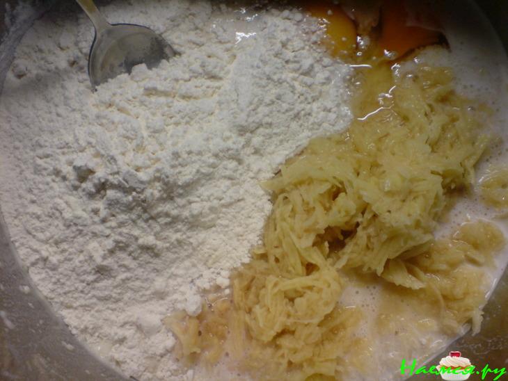 Картофельные оладьи на дрожжевом тесте с пикантной подливкой Картофельные оладьи на дрожжевом тесте с пикантной подливкой