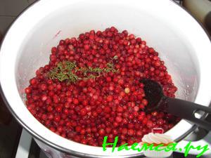 Брусничное варенье с корицей и чебрецом