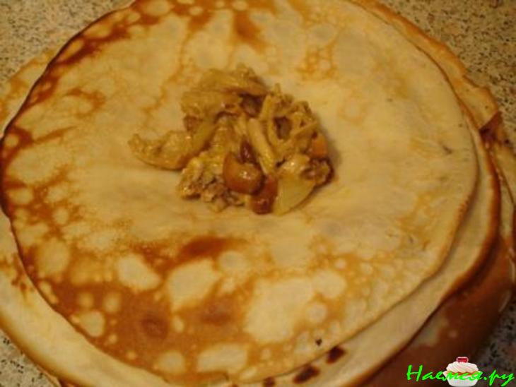 Блины с начинкой (шампиньоны с курицей)