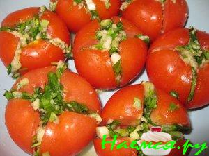 Помидоры малосольные с чесноком