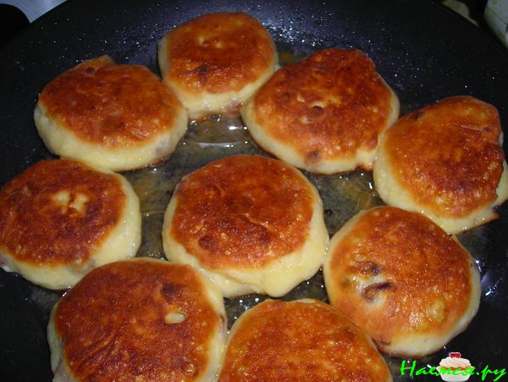 Творожники с изюмом