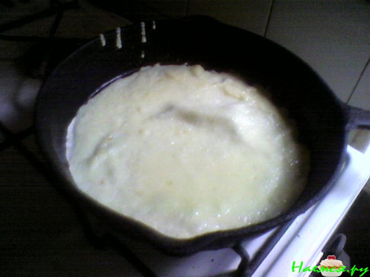 Блинчики с творожно-банановой начинкой и смородиной