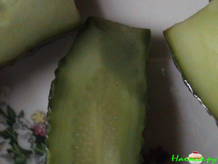 Малосольные огурчики с хреном