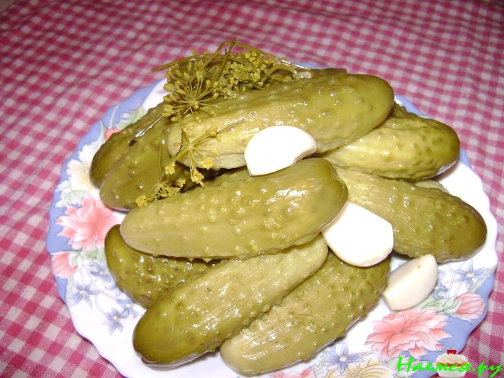 Огурчики маринованные, хрустящие, с чесноком
