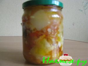 Остренький салат на зиму