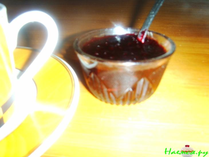 Черная смородина крученая