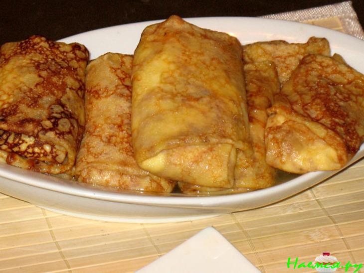 Сырно-творожные блины с клубничным соусом