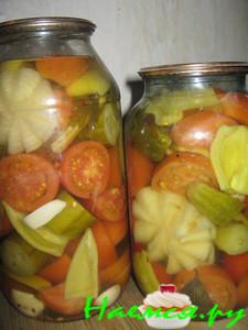 Маринованные помидоры с огурцами