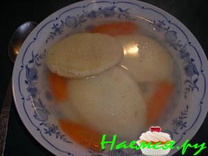 Бульон с блинчиками из манки Бульон с блинчиками из манки